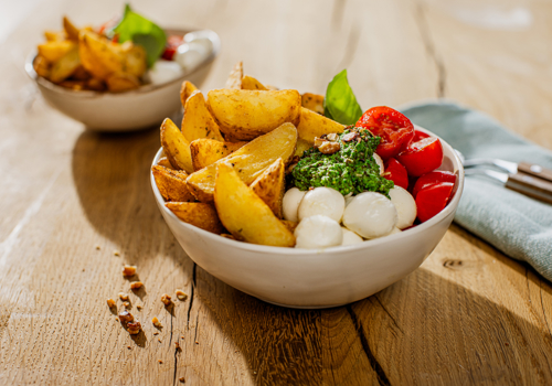 Pesto Wedges Bowl mit Mediterrane Wedges
