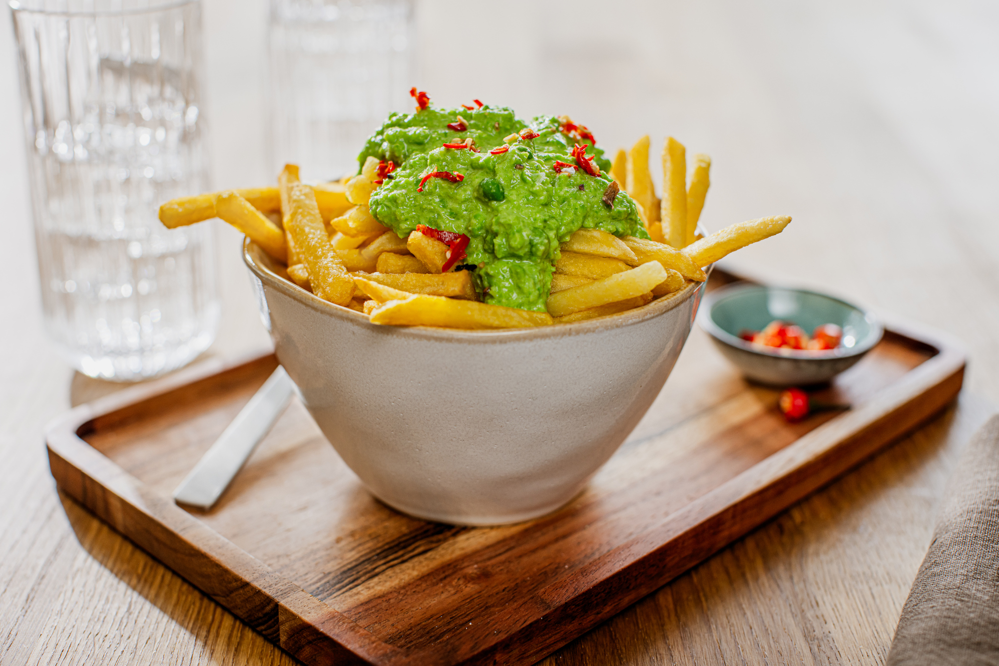 Erbsen Guacamole mit Air Fryer Frites