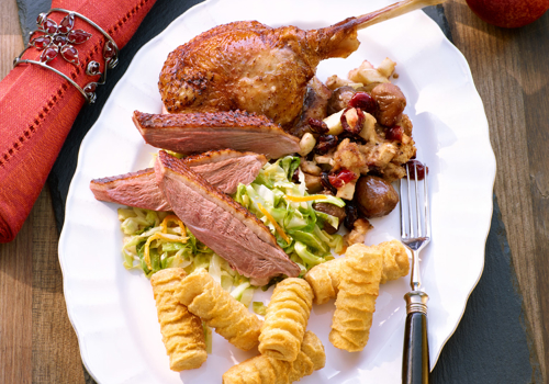 Gefüllte Weihnachtsgans mit Orangen-Spitzkohl und Kroketten Trio