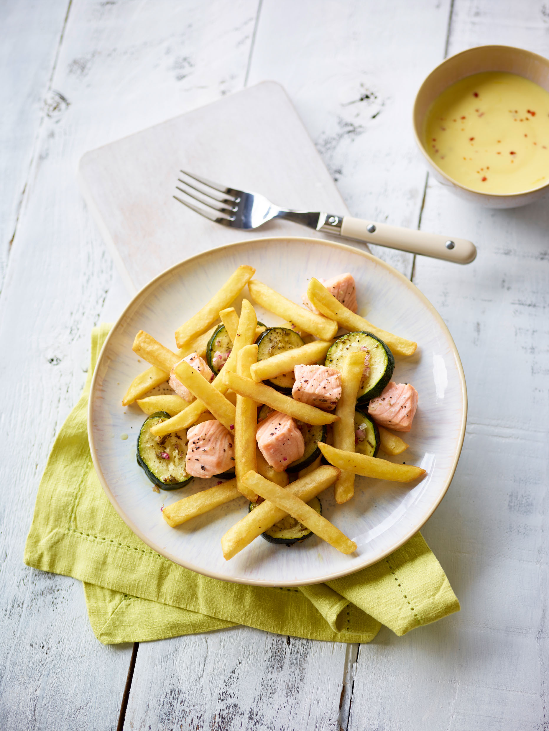 1.2.3 Frites Original mit Zucchini, lachs und Safran-Joghurt