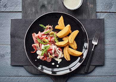 Roastbeef-Carpaccio mit Bistro Style Riffled V's 