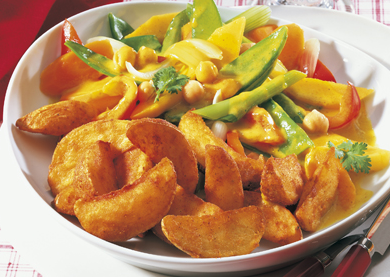Curry-Kokos-Gemüse mit Country Wedges Klassisch-pikant