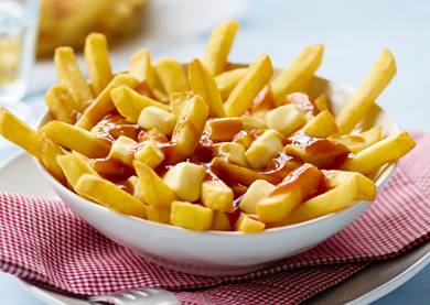 Kanadische Poutine mit 1.2.3 Frites Original