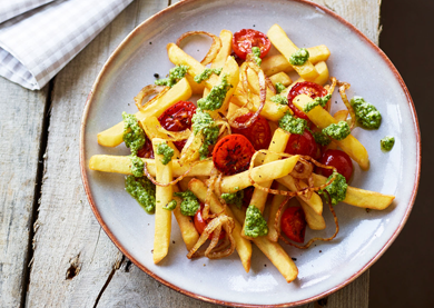 1.2.3 Frites Original mit Bärlauch, Kirschtomaten und Röstzwiebeln