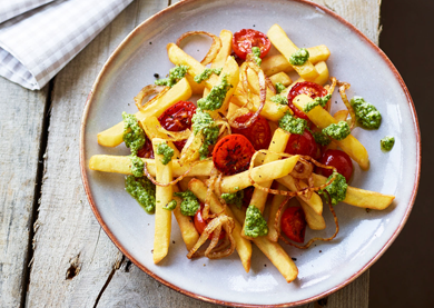 1.2.3 Frites Original mit Bärlauch, Kirschtomaten und Röstzwiebeln 