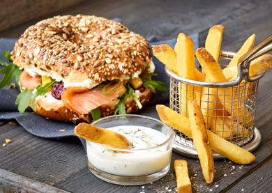 Lachs-Bagel mit Bistro Style Rustikal mit Schale