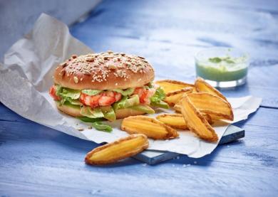 Premium Garnelen-Burger mit Pesto-Dip mit Bistro Style Riffled V's