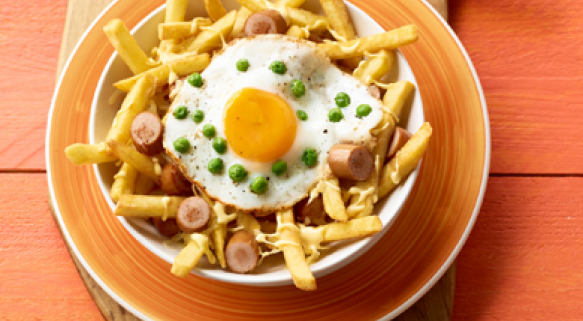 1.2.3 Frites Original mit Wiener Würstchen und Spiegelei