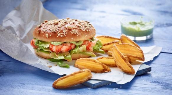 Premium Garnelen-Burger mit Pesto-Dip mit Bistro Style Riffled V's